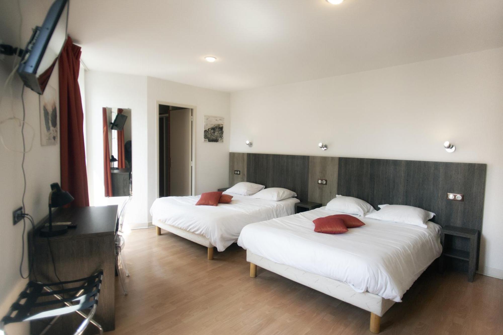 Le Victor Hugo - Hotel Et Restaurant - Logis Hotels Saint-Cere Exterior photo