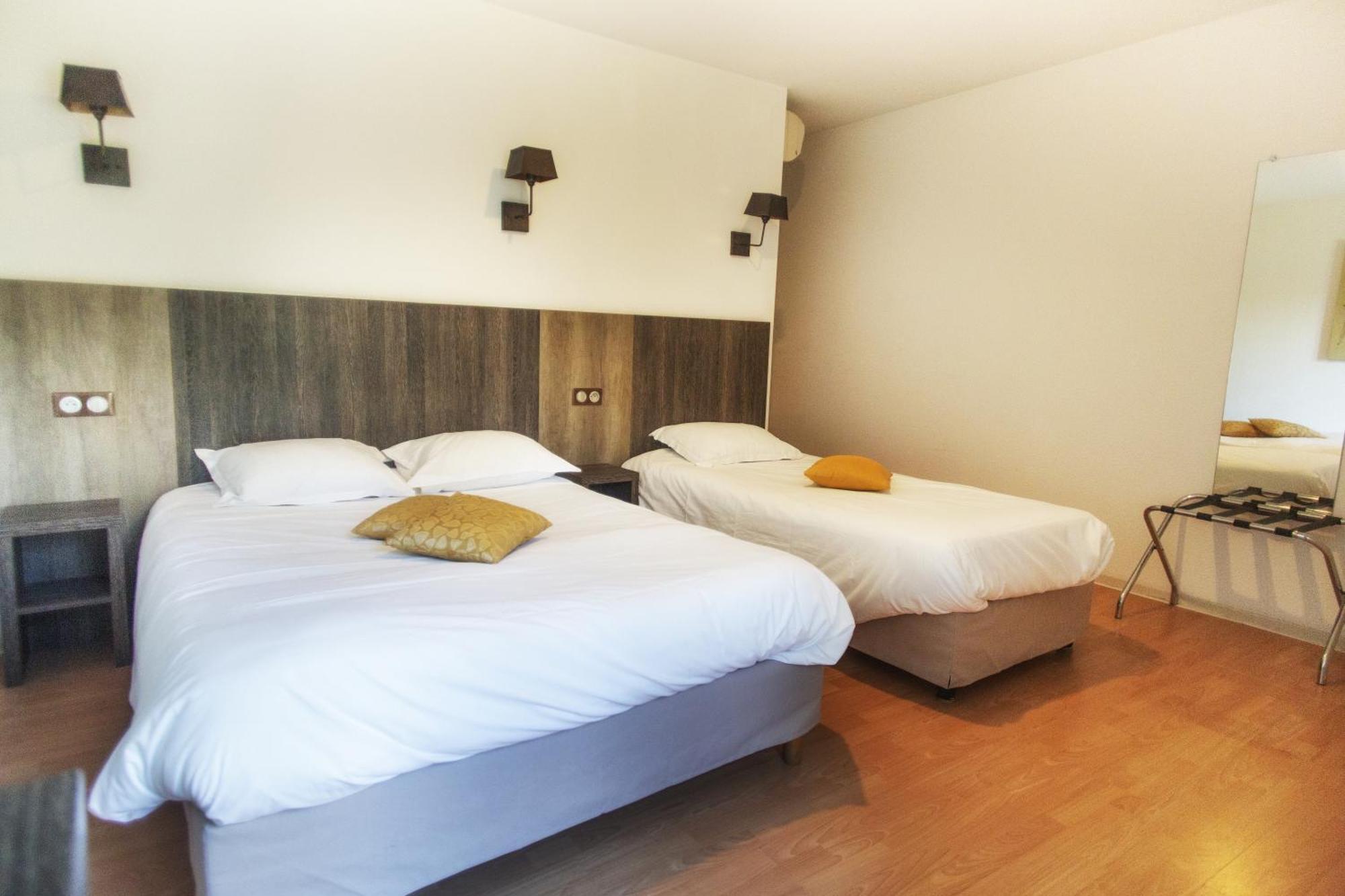 Le Victor Hugo - Hotel Et Restaurant - Logis Hotels Saint-Cere Exterior photo