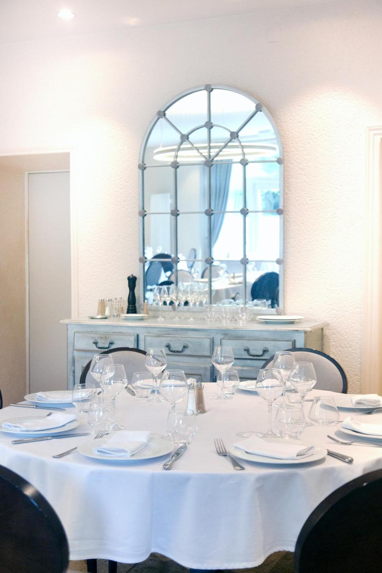Le Victor Hugo - Hotel Et Restaurant - Logis Hotels Saint-Cere Exterior photo
