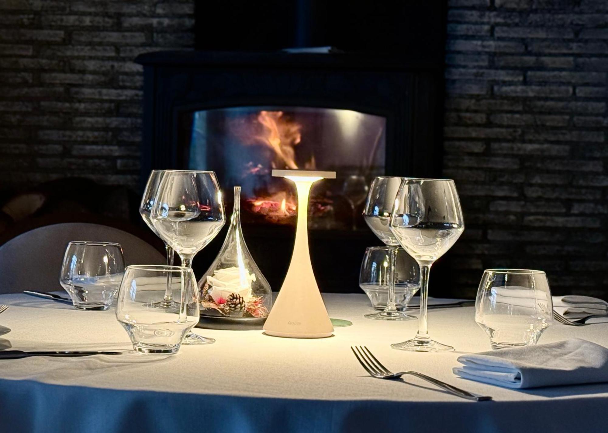 Le Victor Hugo - Hotel Et Restaurant - Logis Hotels Saint-Cere Exterior photo