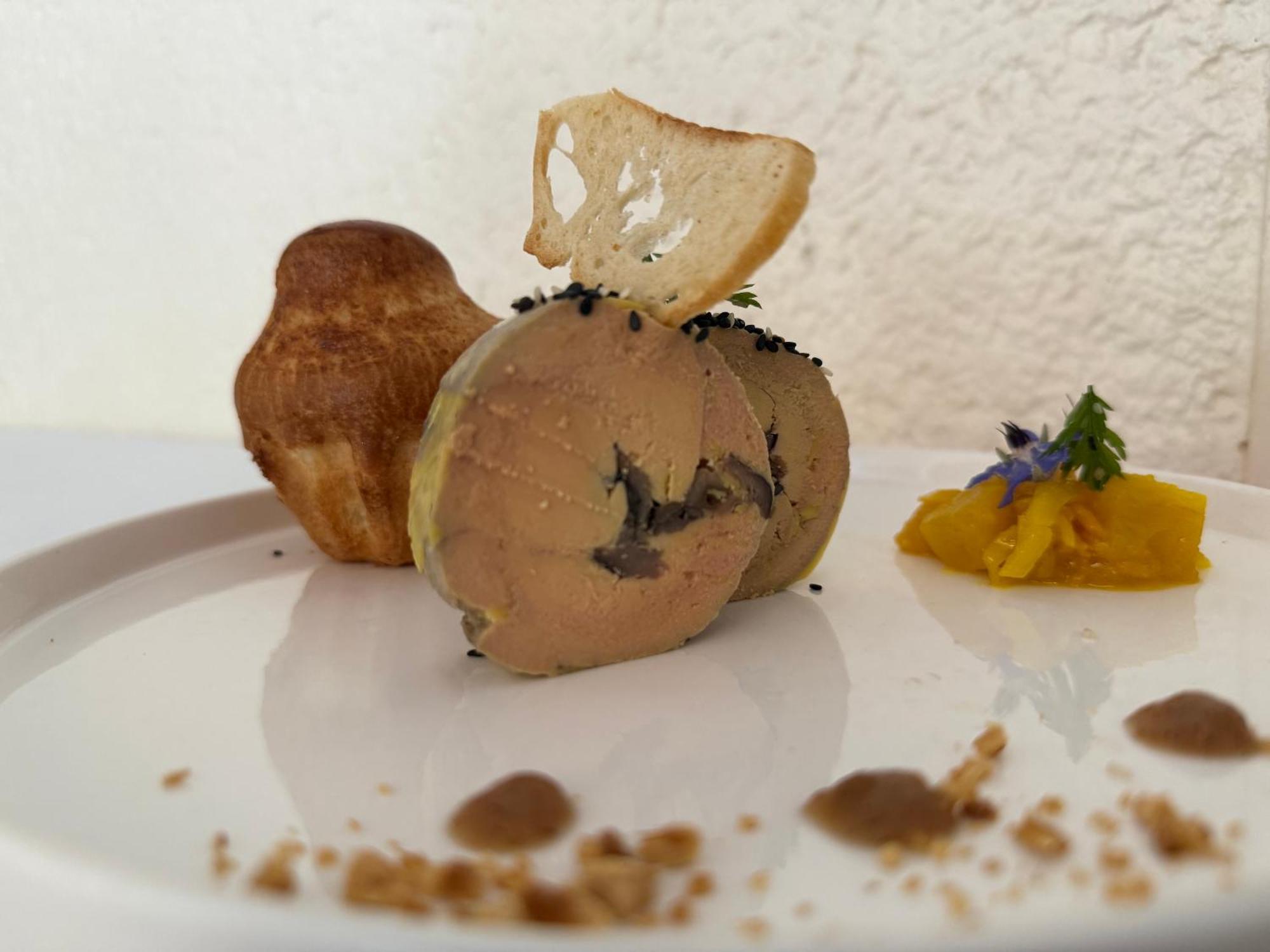 Le Victor Hugo - Hotel Et Restaurant - Logis Hotels Saint-Cere Exterior photo