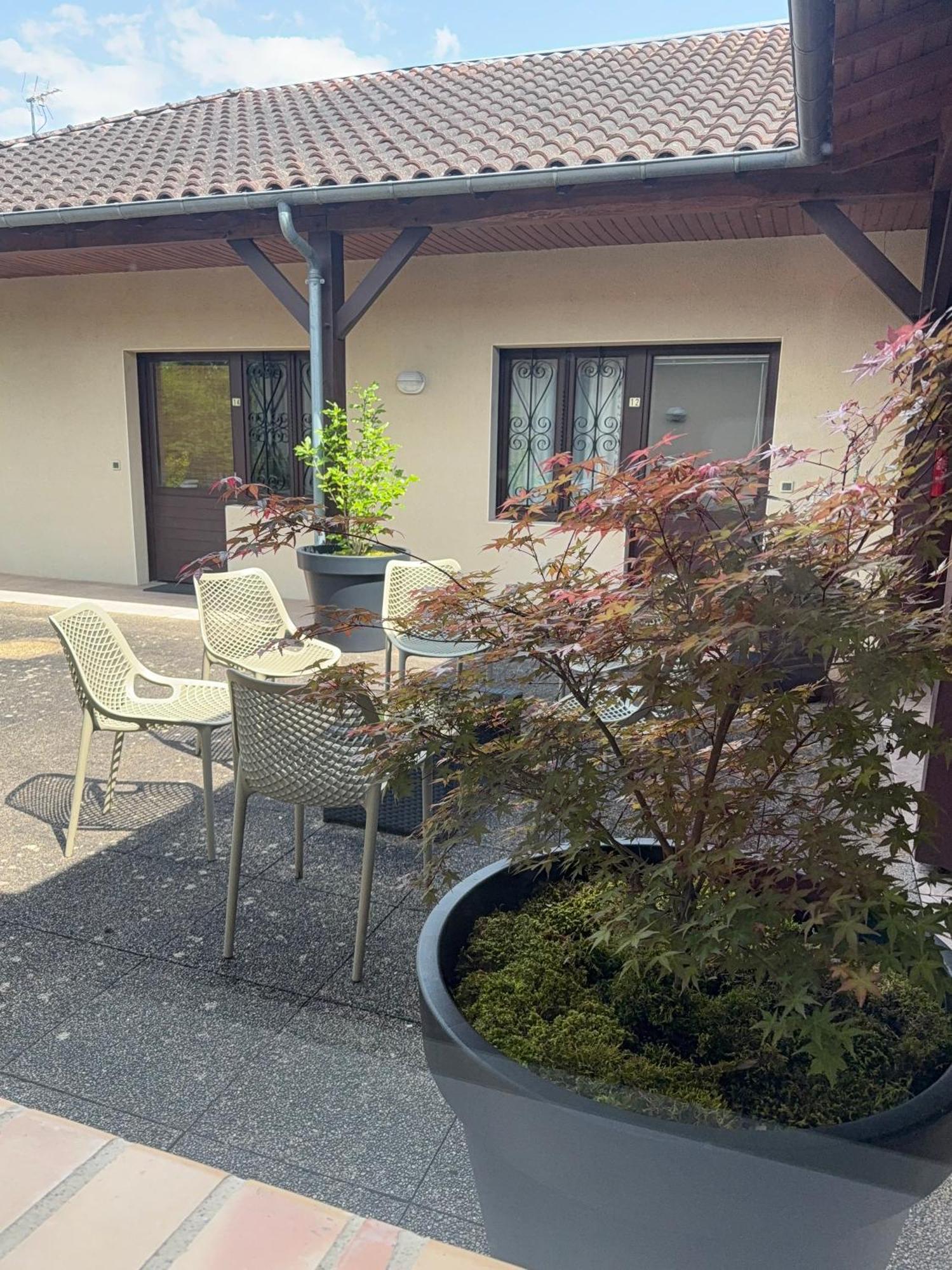 Le Victor Hugo - Hotel Et Restaurant - Logis Hotels Saint-Cere Exterior photo