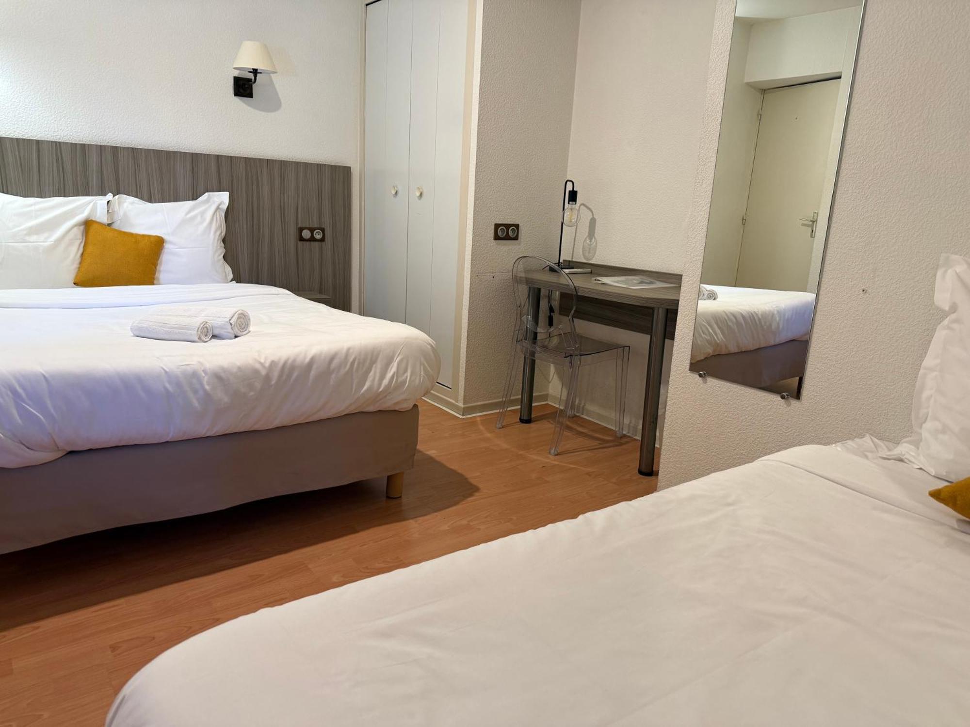 Le Victor Hugo - Hotel Et Restaurant - Logis Hotels Saint-Cere Exterior photo