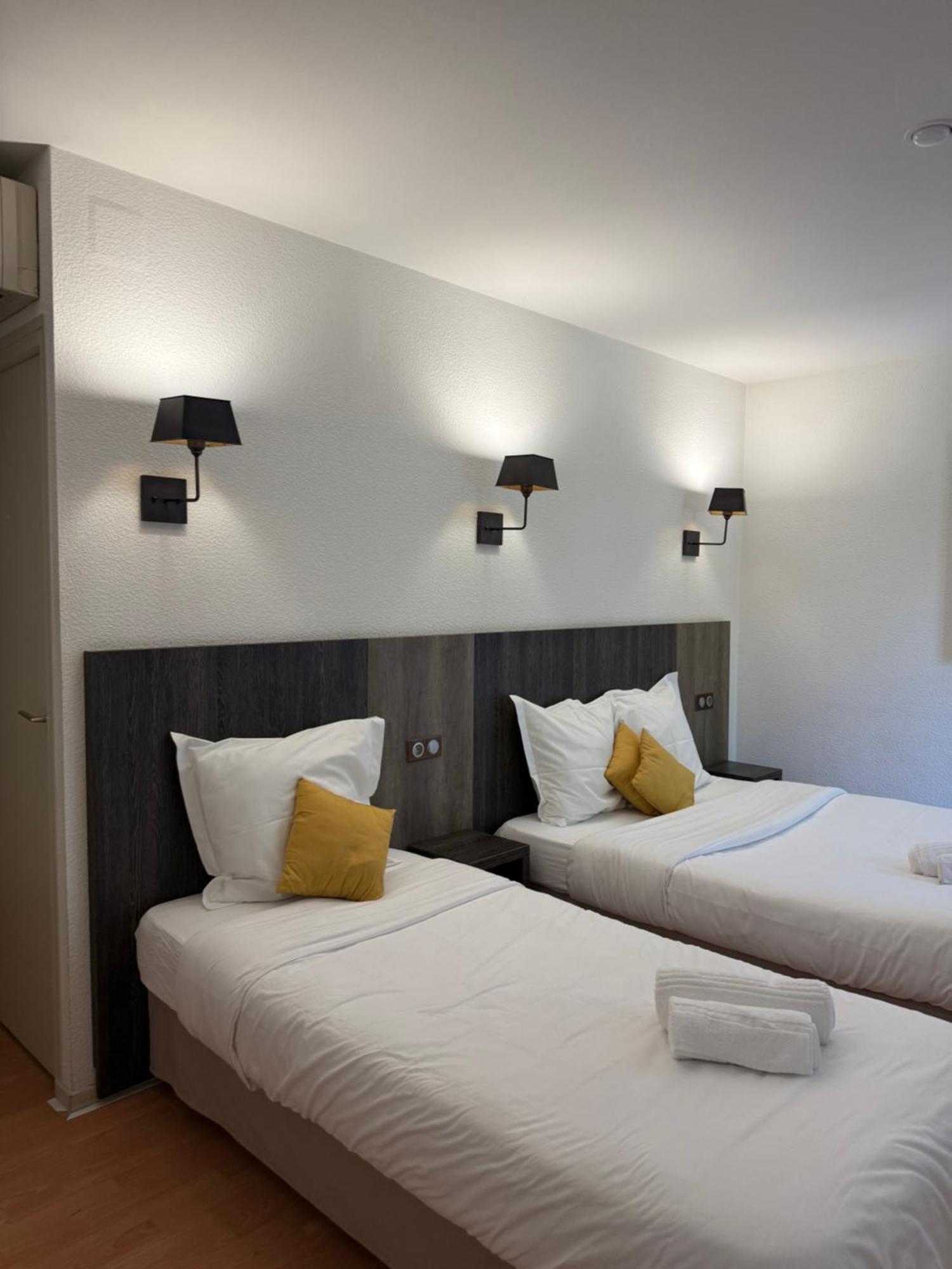 Le Victor Hugo - Hotel Et Restaurant - Logis Hotels Saint-Cere Exterior photo