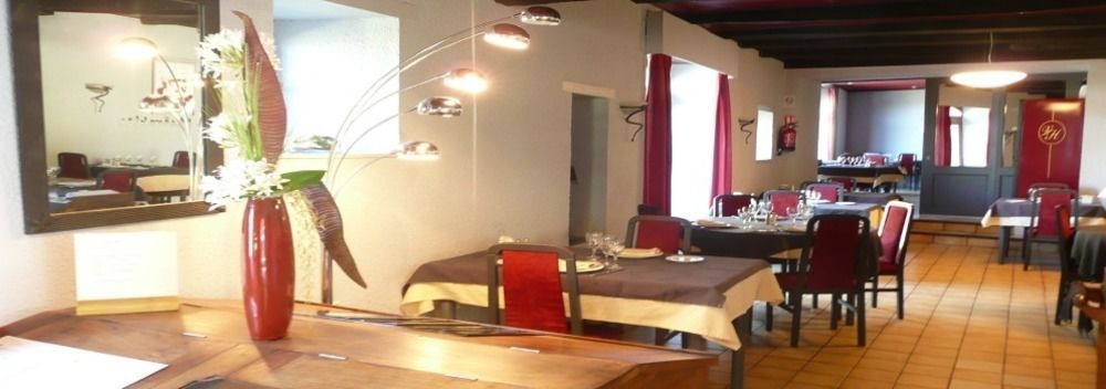 Le Victor Hugo - Hotel Et Restaurant - Logis Hotels Saint-Cere Exterior photo