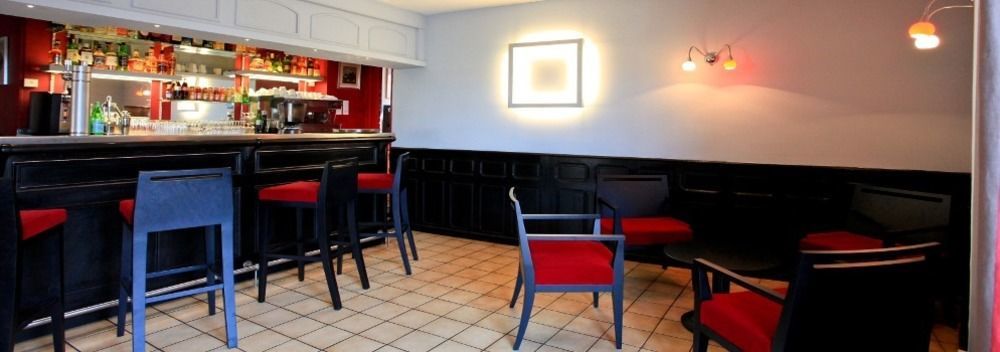 Le Victor Hugo - Hotel Et Restaurant - Logis Hotels Saint-Cere Exterior photo