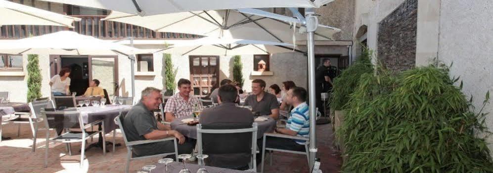 Le Victor Hugo - Hotel Et Restaurant - Logis Hotels Saint-Cere Exterior photo